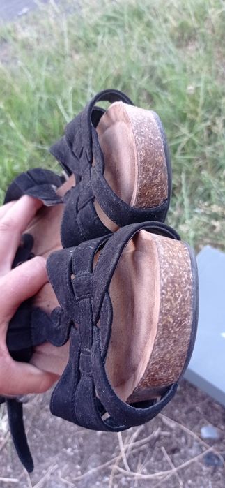 Sandały na koturnie 40