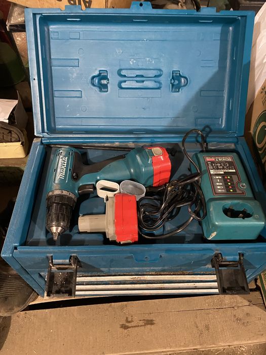 Шуруповерт Makita