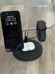 Ładowarka indukcyjna 3 w 1 z MagSafe firmy Belkin