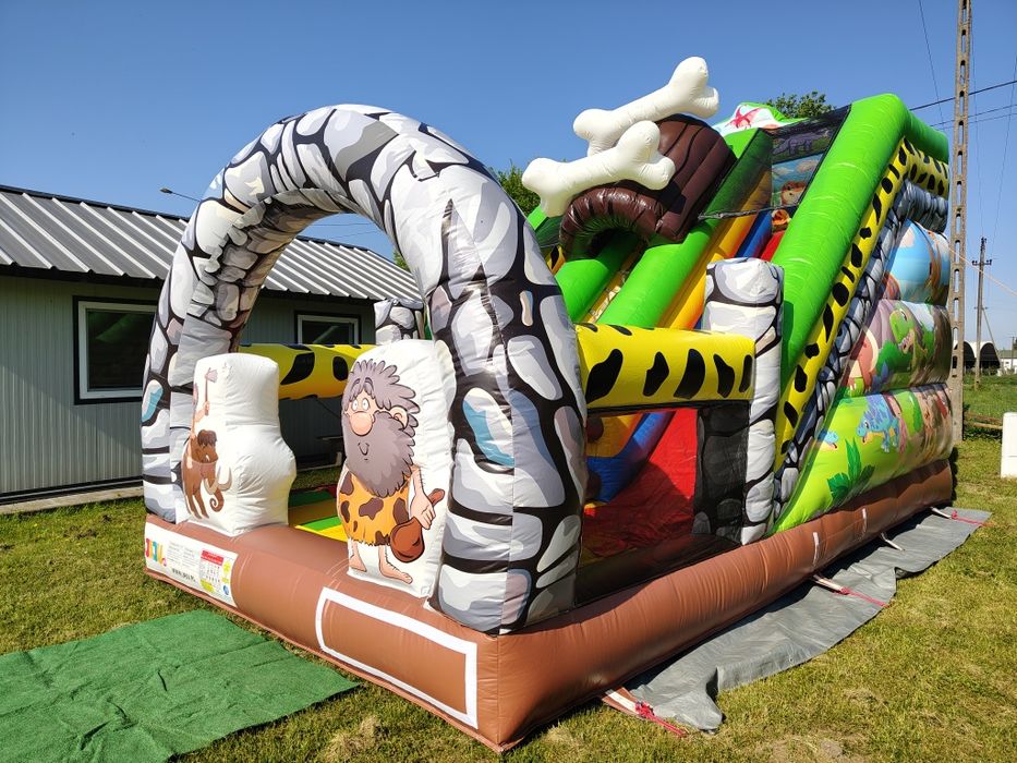 Zjeżdzalnia dmuchana oraz skakaniec :)