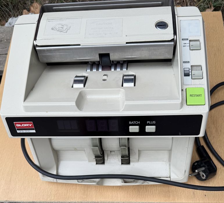 Profesjonalna liczarka banknotów GLORY GFB-200 – niezawodna i szybka!