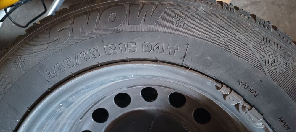 Felgi  opony  - aluminiowe  205/60 R16. 3szt  stalowe 205/65 R15