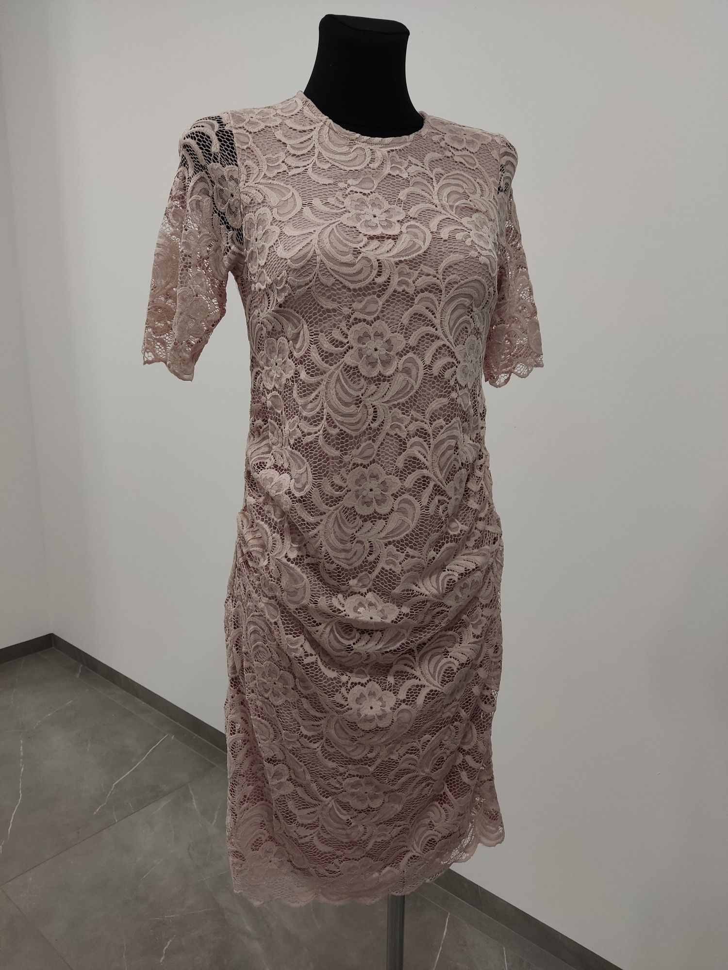 Sukienka ciążowa koronkowa krótki rękaw brudny różowy Herzmutter S 36