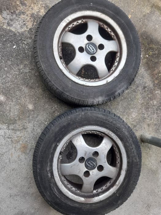 Duas jantes de um opel corsa B pa desocupar