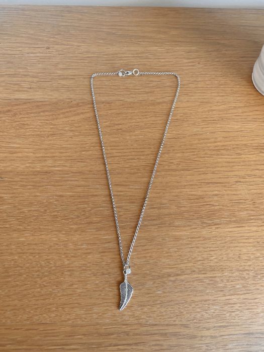 Colar aço com pena e pérola