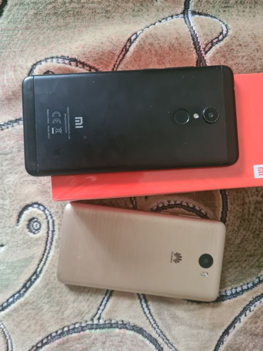 Продам 2 старих телефони XIAOMI та HUAWEI