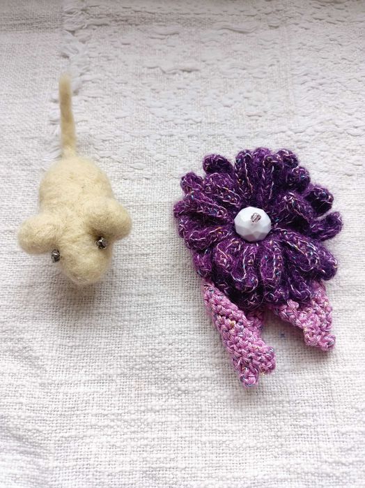 Брошки в'язана квітка і мишка з валяної вовни, браслет