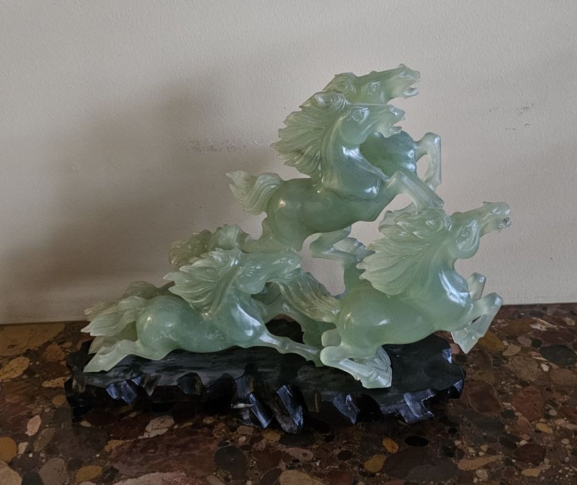 Escultura de 5 cavalos em pedra Jade