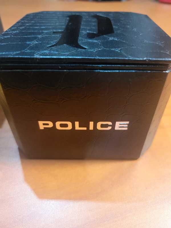 Caixa relógio POLICE. Nova. Preta