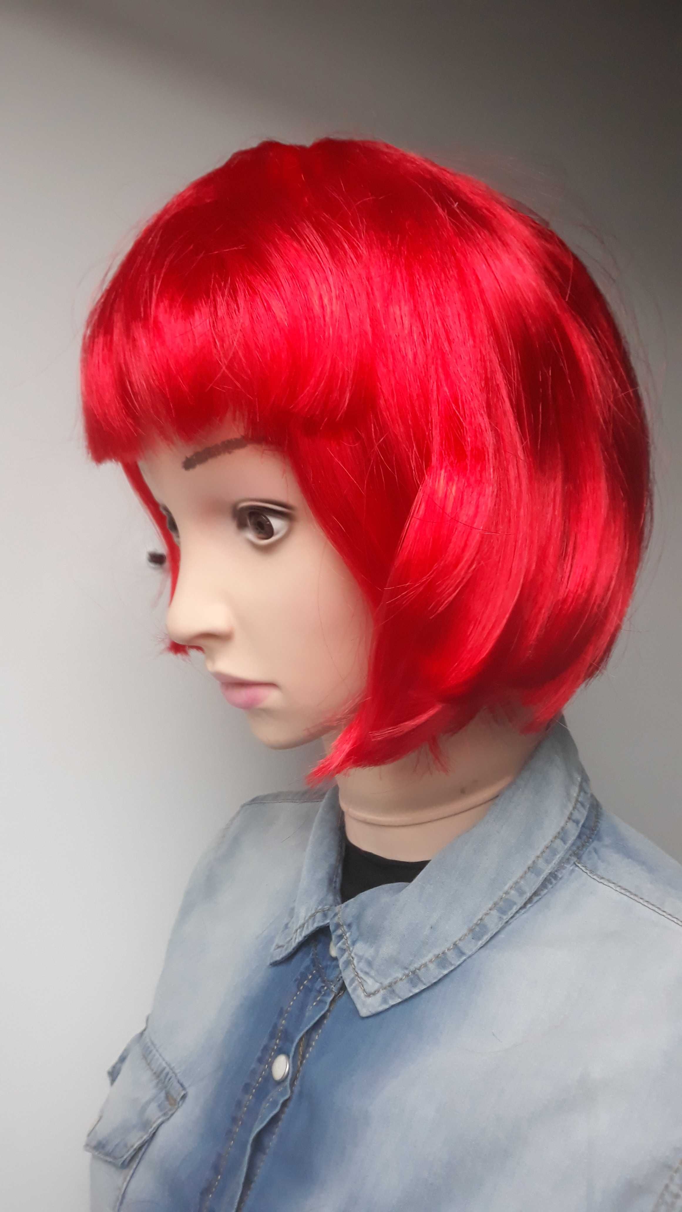 Diabelsko czerwone włosy z grzywką peruka bob