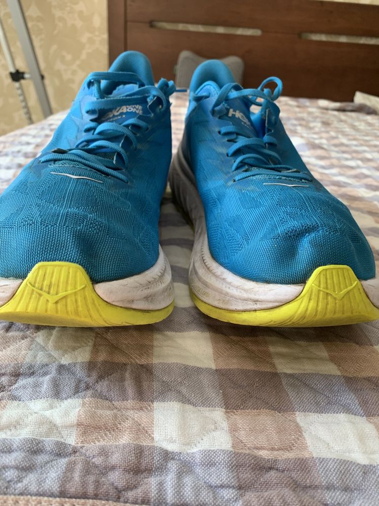 Кроссовки для бегаHoka carbon