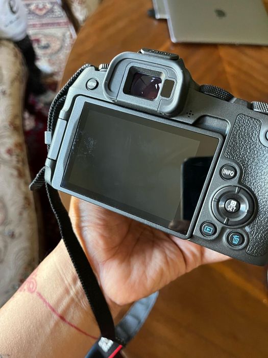 Aparat Canon EOS R8 z obiektywem 50mm