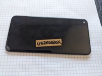 Uszkodzony wyświetlacz Pixel 5 z glosnikiem i ramką