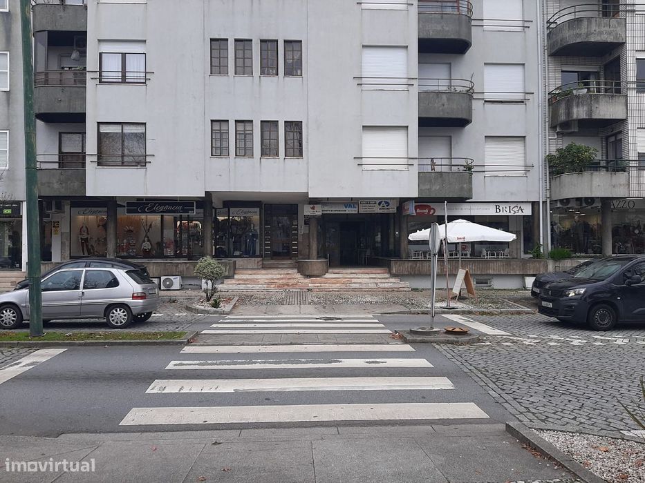 Vende ou arrenda espaço comercial centro de Penafiel