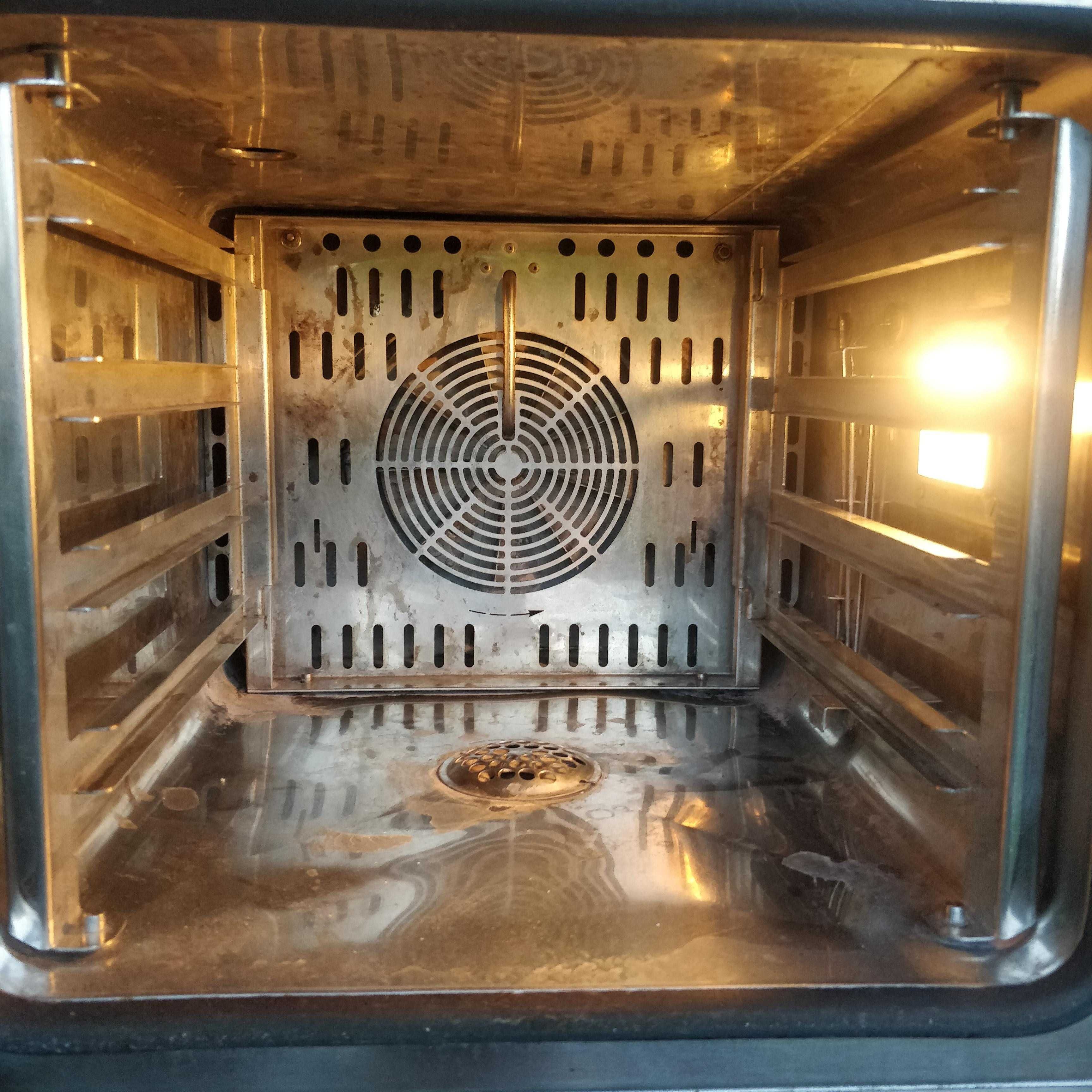 Piec konwekcyno-parowy Inoxtrend 230V, 3kW, 4xGN 3/4 najwęższy 51 cm