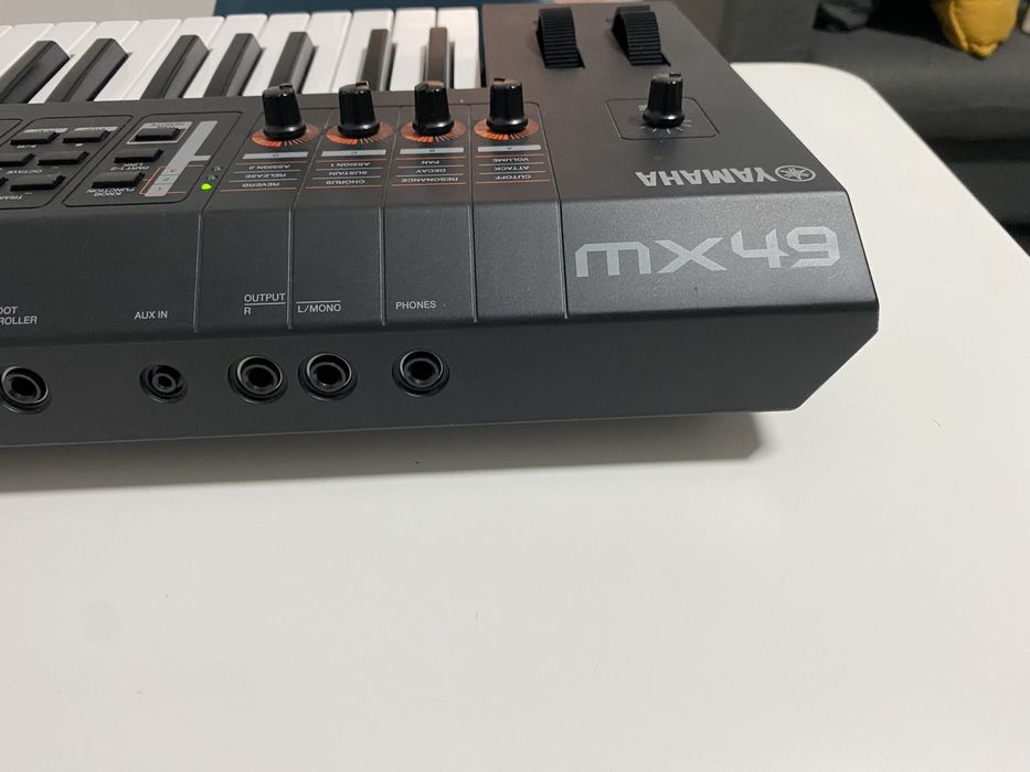 Sintetizador Yamaha Mx49 V2 Black