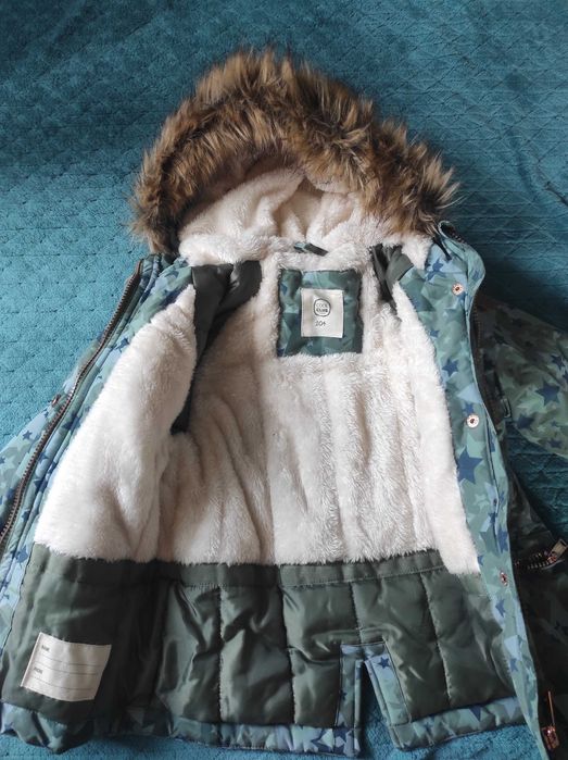 парка зима дівчинка