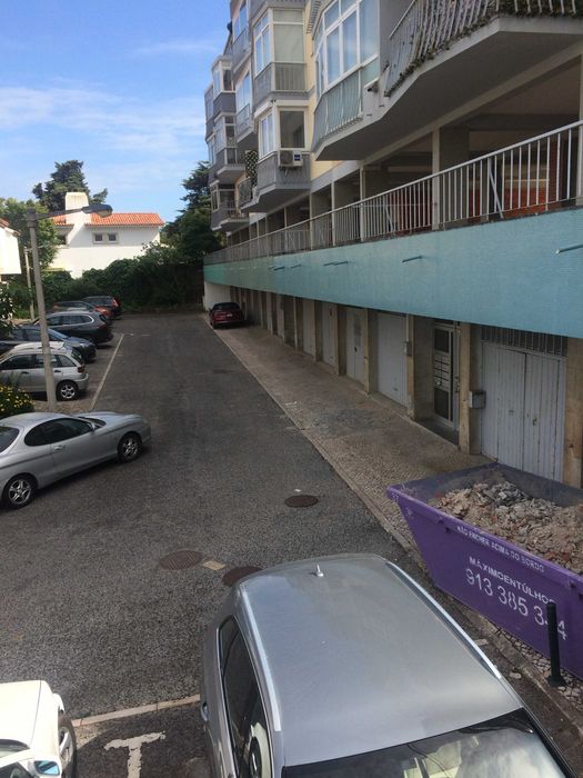 Arrenda-se. Garagem de Rua, centro de Cascais