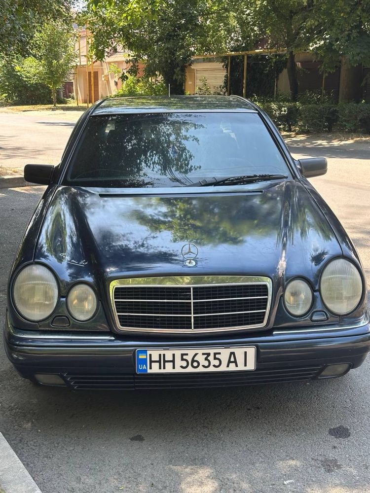 Mercedes-Benz W210