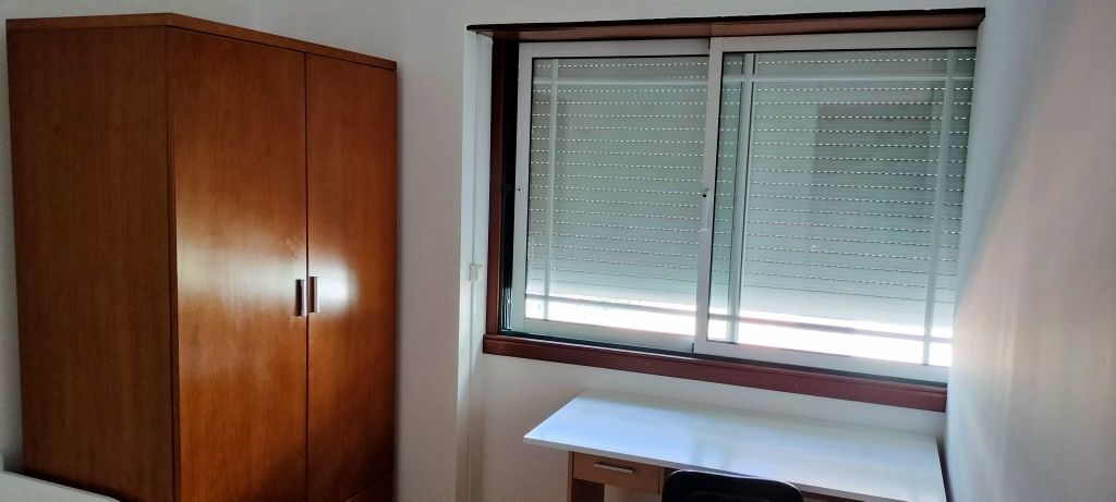 Quarto com WC privativo, para rapariga estudante