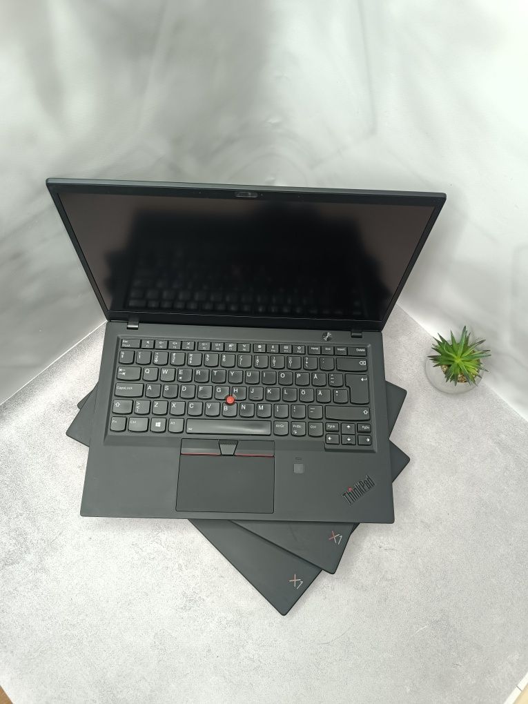 Ноутбук Lenovo ThinkPad X1 Carbon 6th/i5-8350U/8/256/14"/Full HD IPS