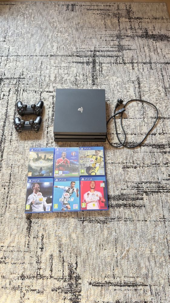 PS4 Pro 1TB c/ 2 comandos e 6 jogos