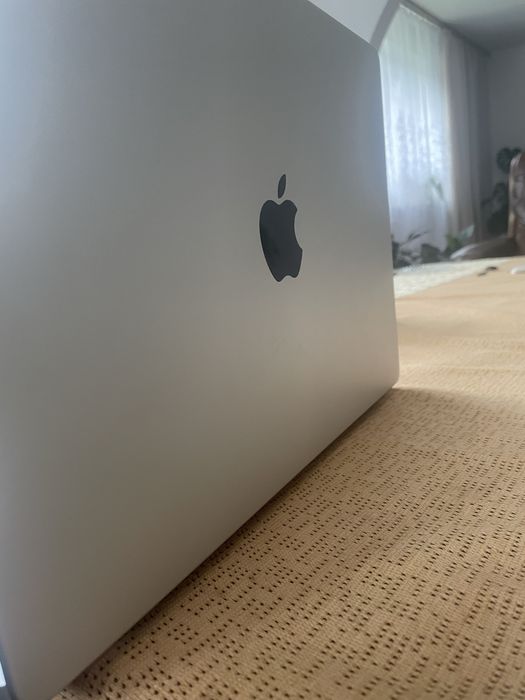 MacBook Pro M3 – 8 GB RAM – Stan bardzo dobry