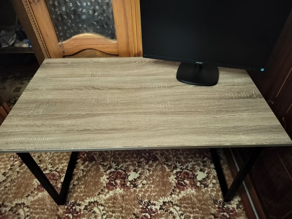 Стіл новий
Розмір 75x120x70. 
Колір: Дуб Сонома трюфель. 
Без