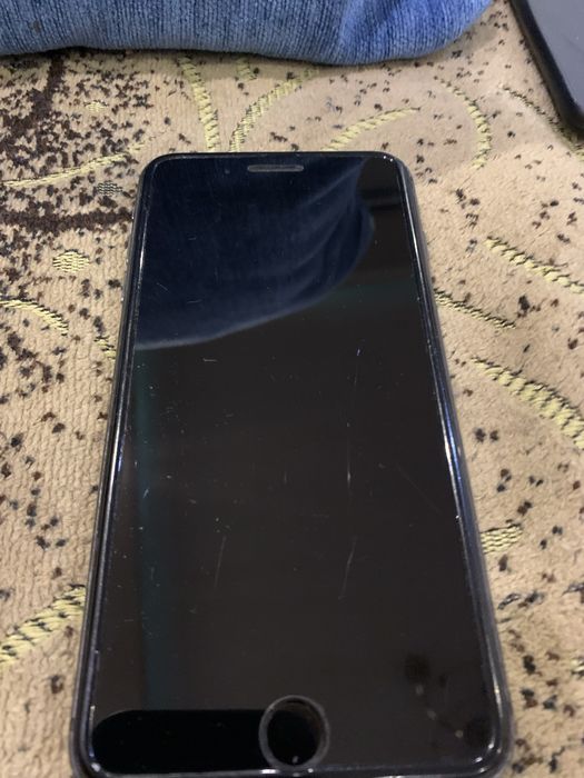 Продам iPhone 8+