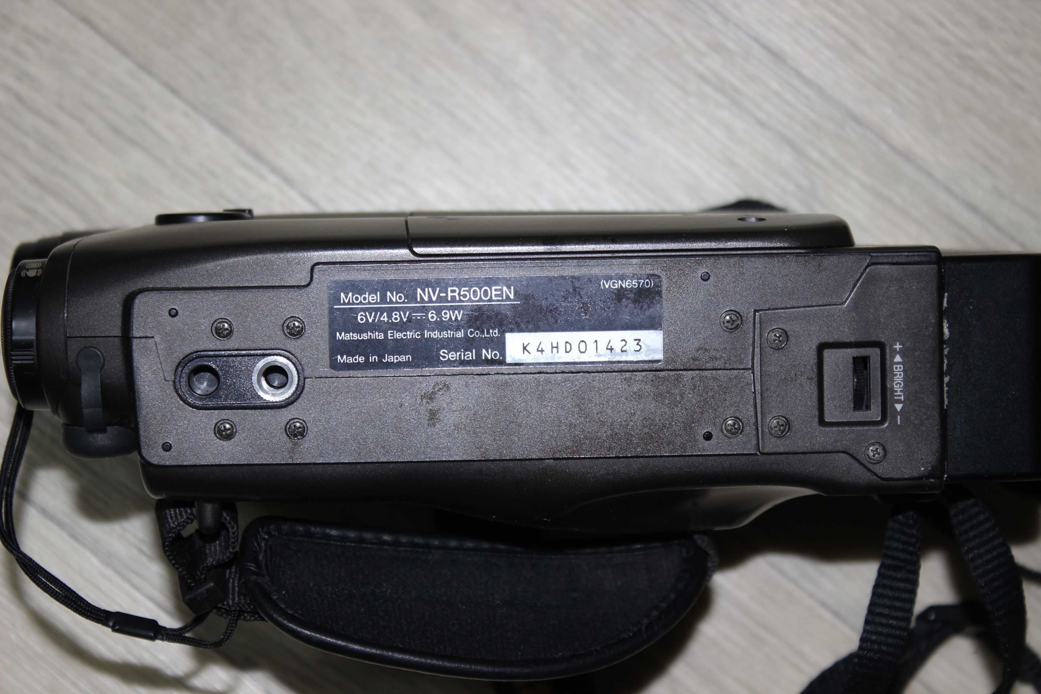 Видеокамера Panasonic NV-R500