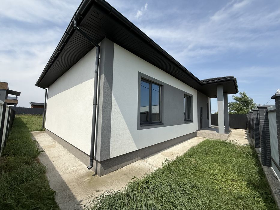 Будинок біля Десни,Зазимʼя,Лівий берег,асфальт,закрита територія