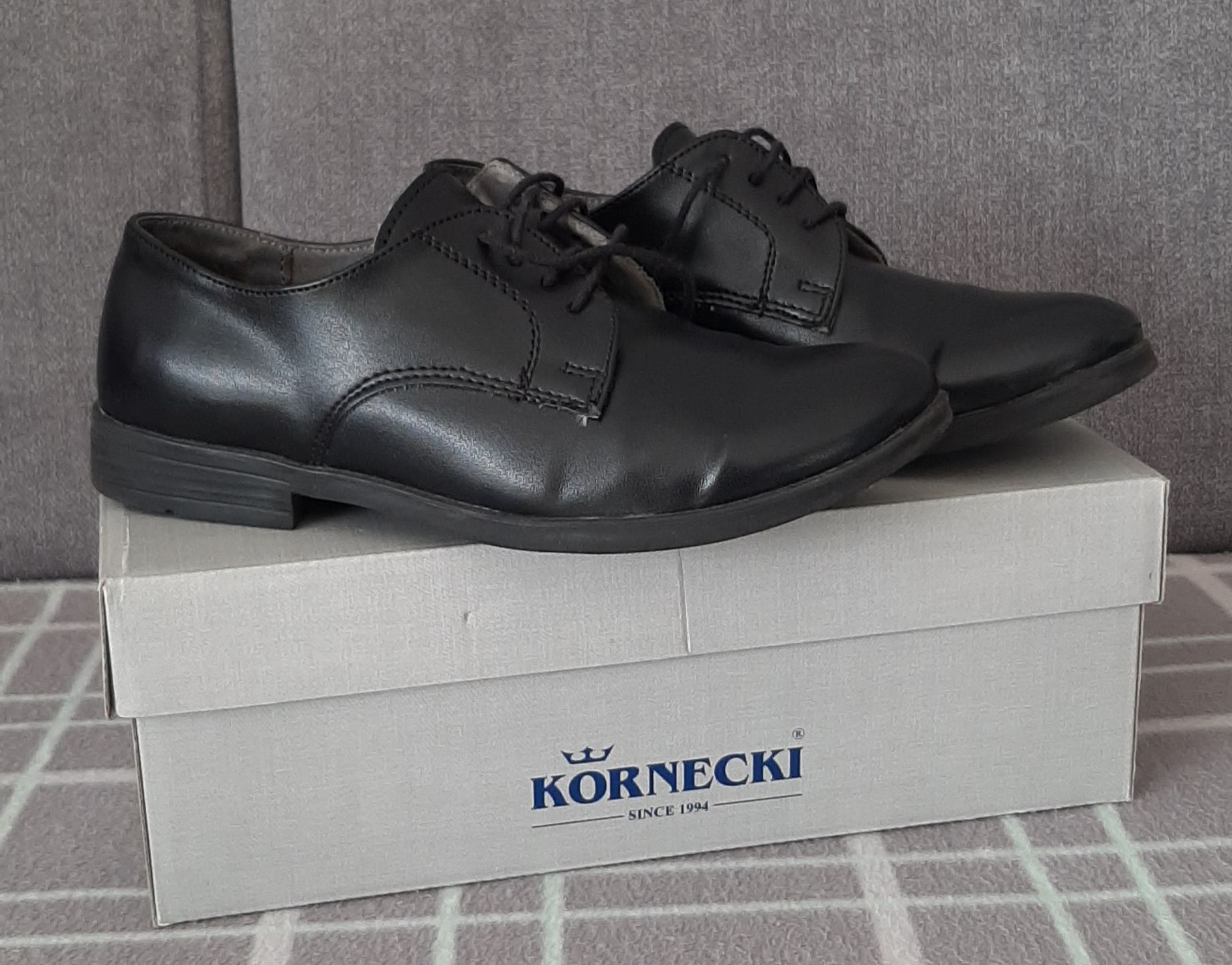 Kornecki - Buty komunijne czarne r.32