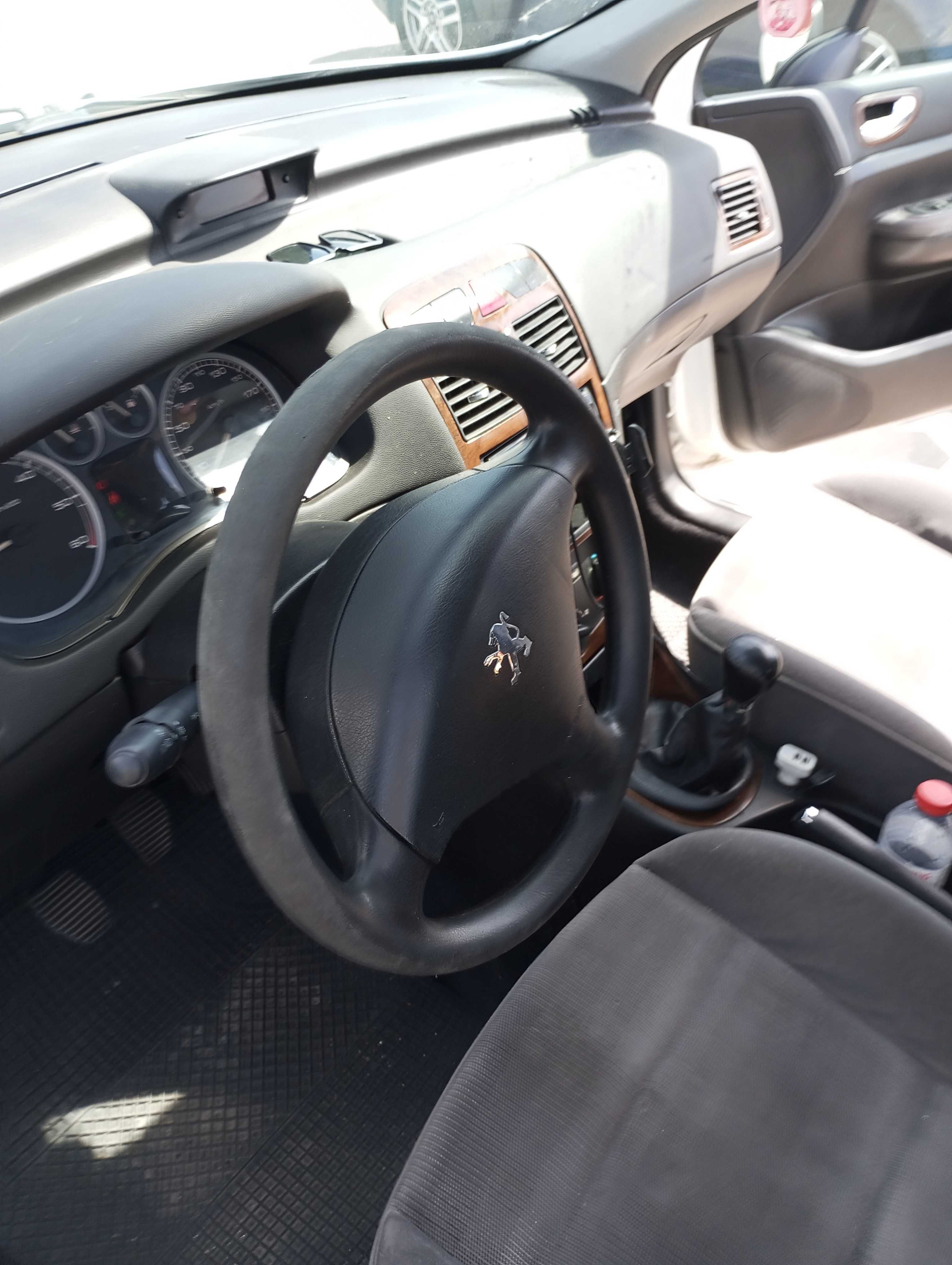 Carro impecável IUC pago a circular perfeitamente