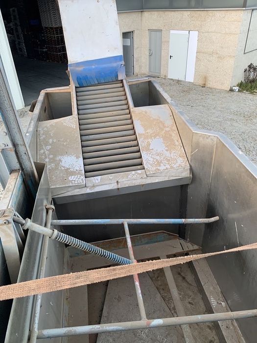 Linha de escolha/lavagem e secagem com escovas para maca.