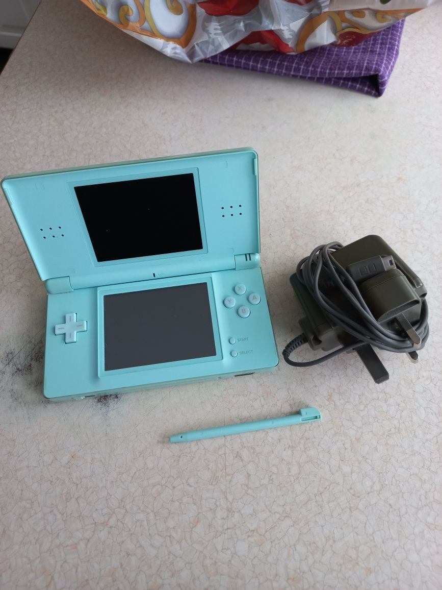 Nintendo DS Lite (Konsola) + Rysik + Ładowarka angielska