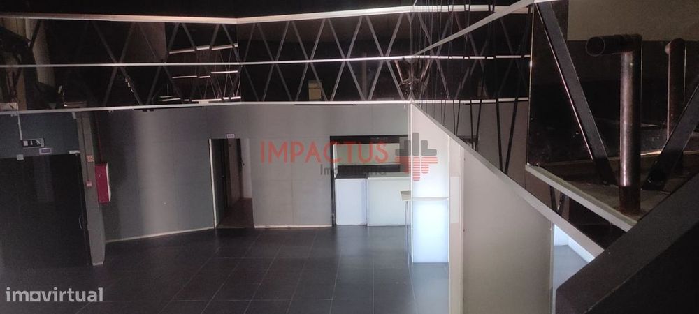 Armazém/Loja em Zona Industrial