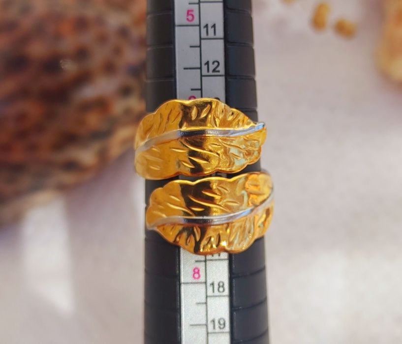 Anel aço inoxidável dourado e prateado com folhas