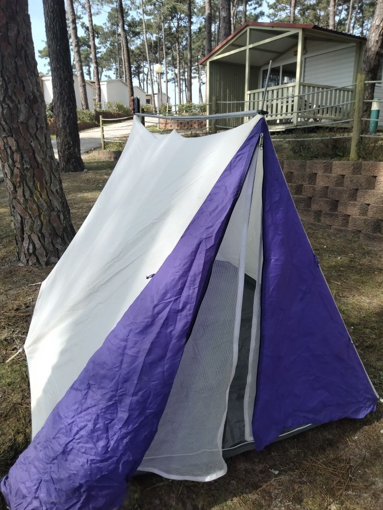 Tenda de campismo/ camping tent