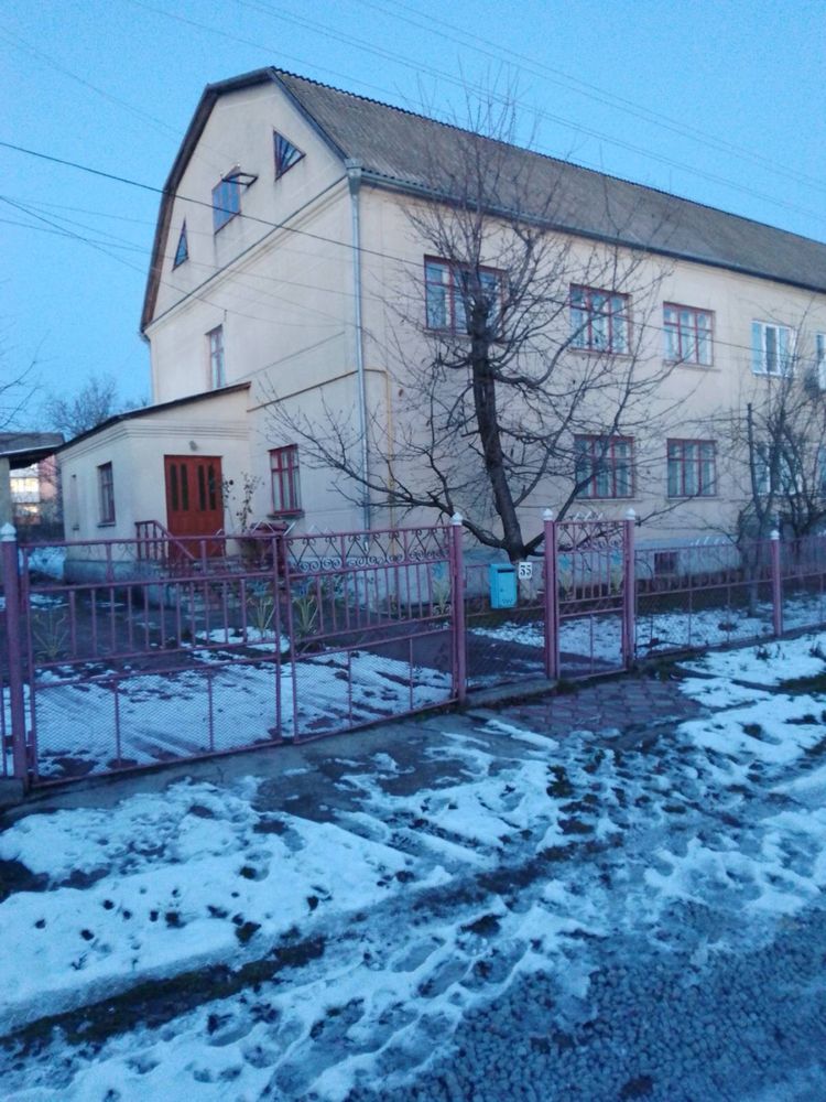 Продаю 2-х поверховий дім у м. Дунаівці Хмельницькоі області