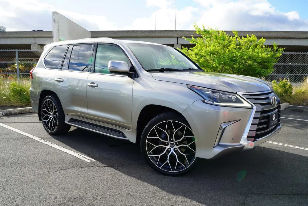 Lexus LX 570      2016