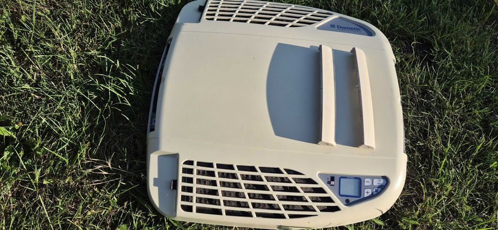 Klimatyzacja kamper kemping 230V z funkcją grzania Dometic B1901