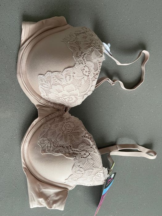 Бюстгальтеры  Maidenform (США)  под футболку р 36В/75В.