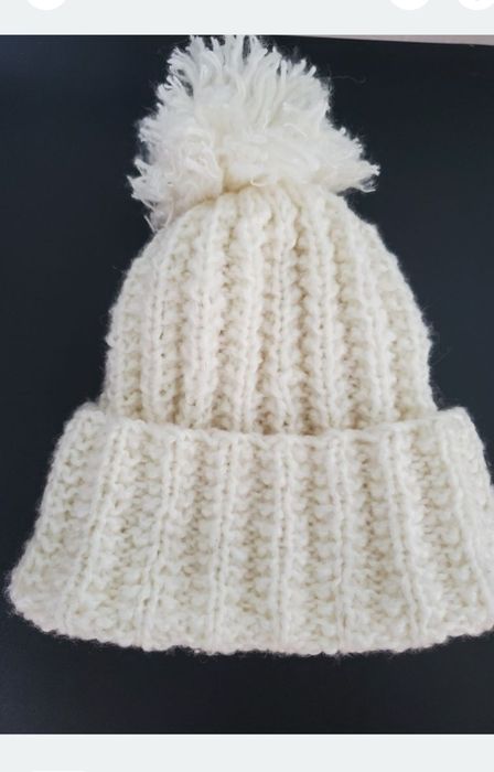 Шапка жіноча біні і  з бомбоном