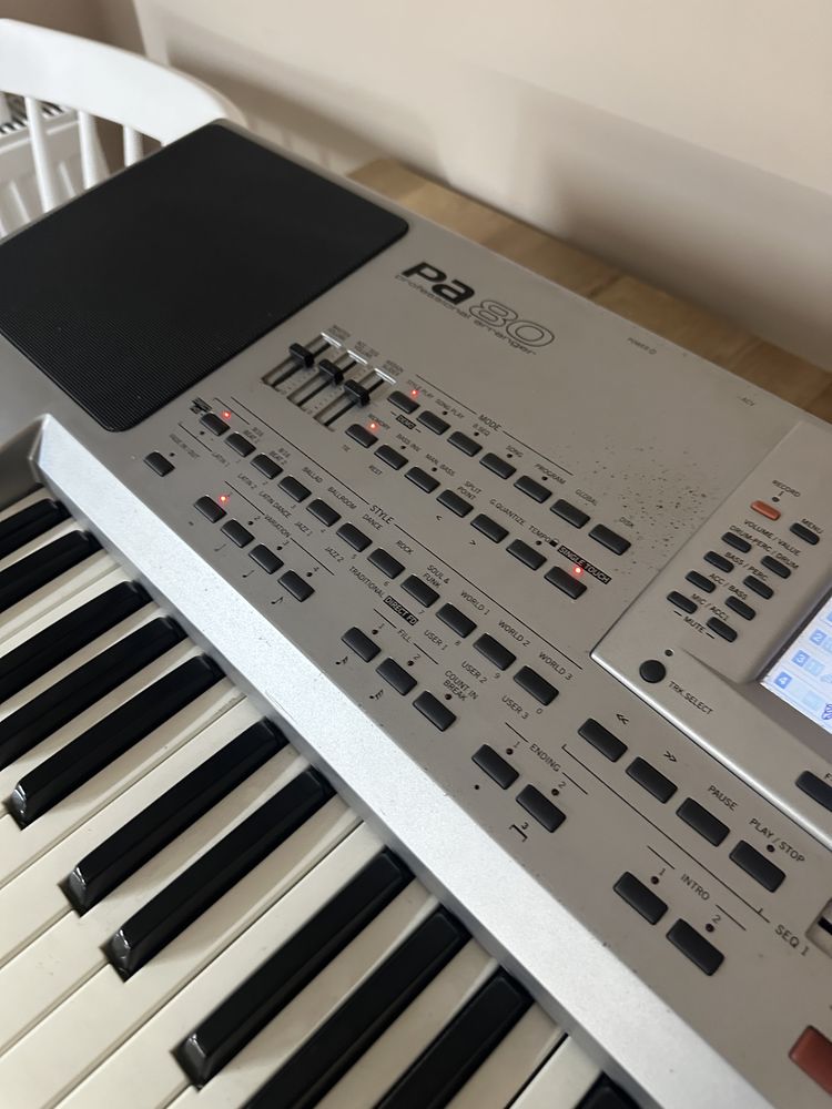 Korg PA80 синтезатор