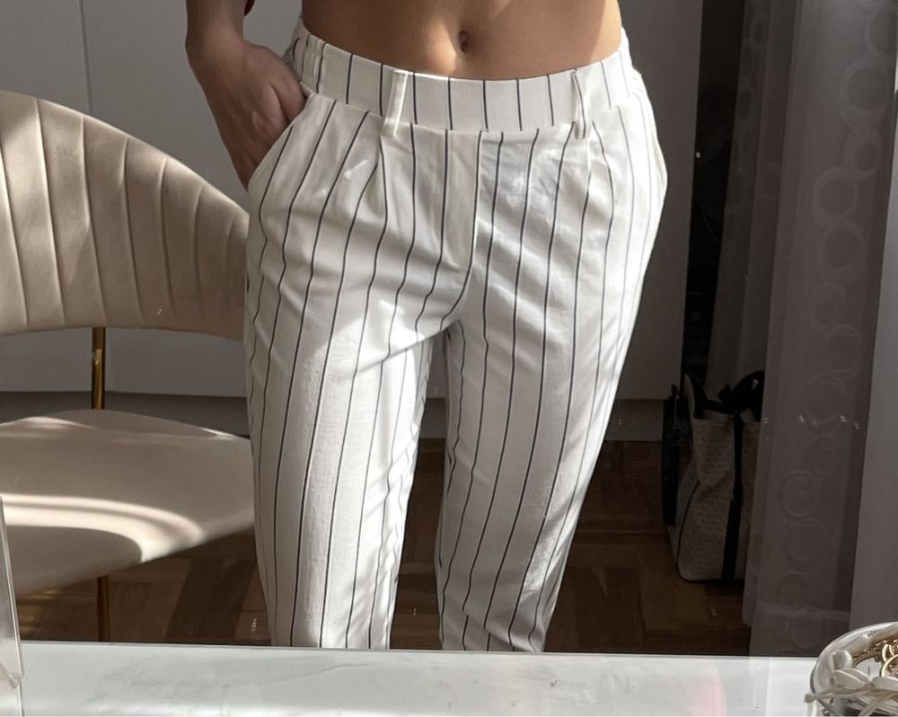 Spodnie garniturowe białe w paski S 36 Bershka