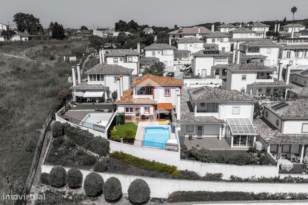 Moradia T4 em Condomínio Privado no Carvalhal – O equilíbrio perfeito