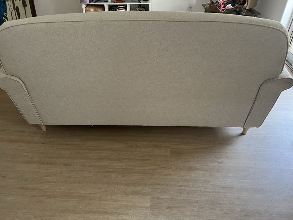 Sofa do ikea de 2 lugares bege.