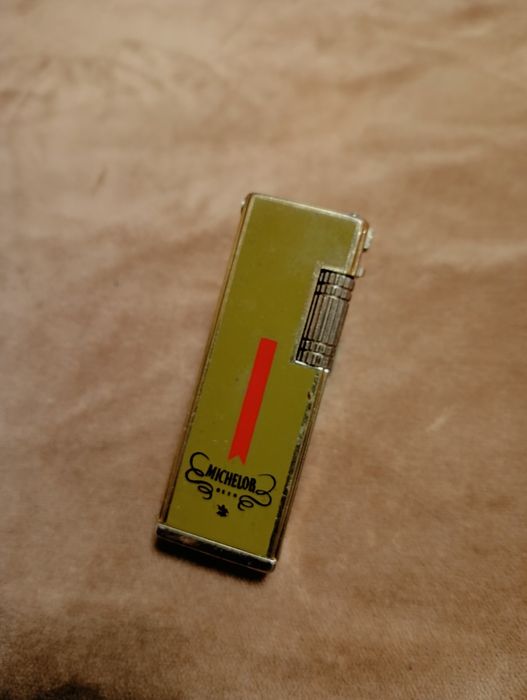 Зажигалка газовая винтажная.