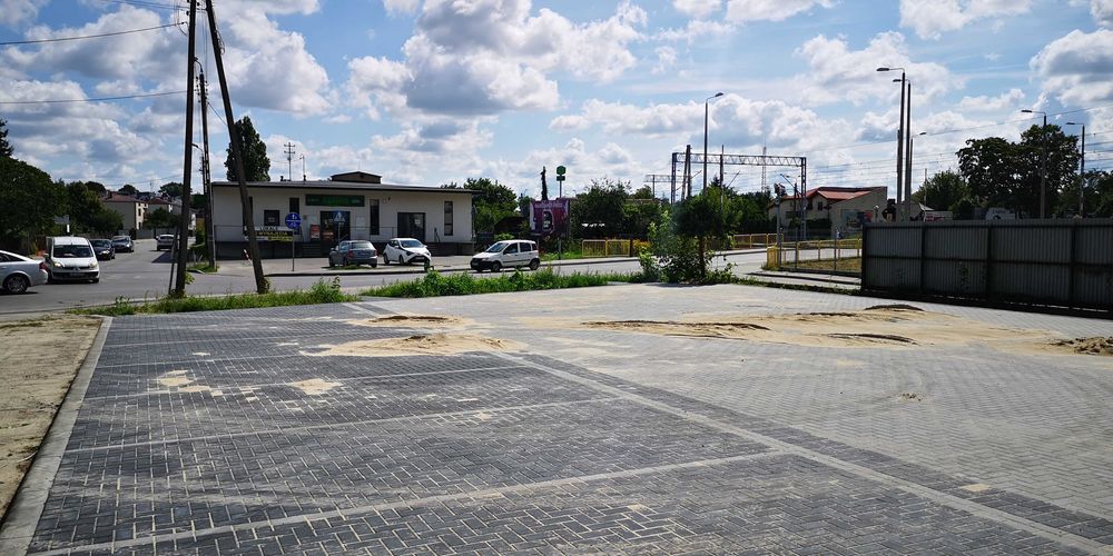 Do wynajęcia plac 3067m2 z biurem, wiatą i garażami pod działalność us