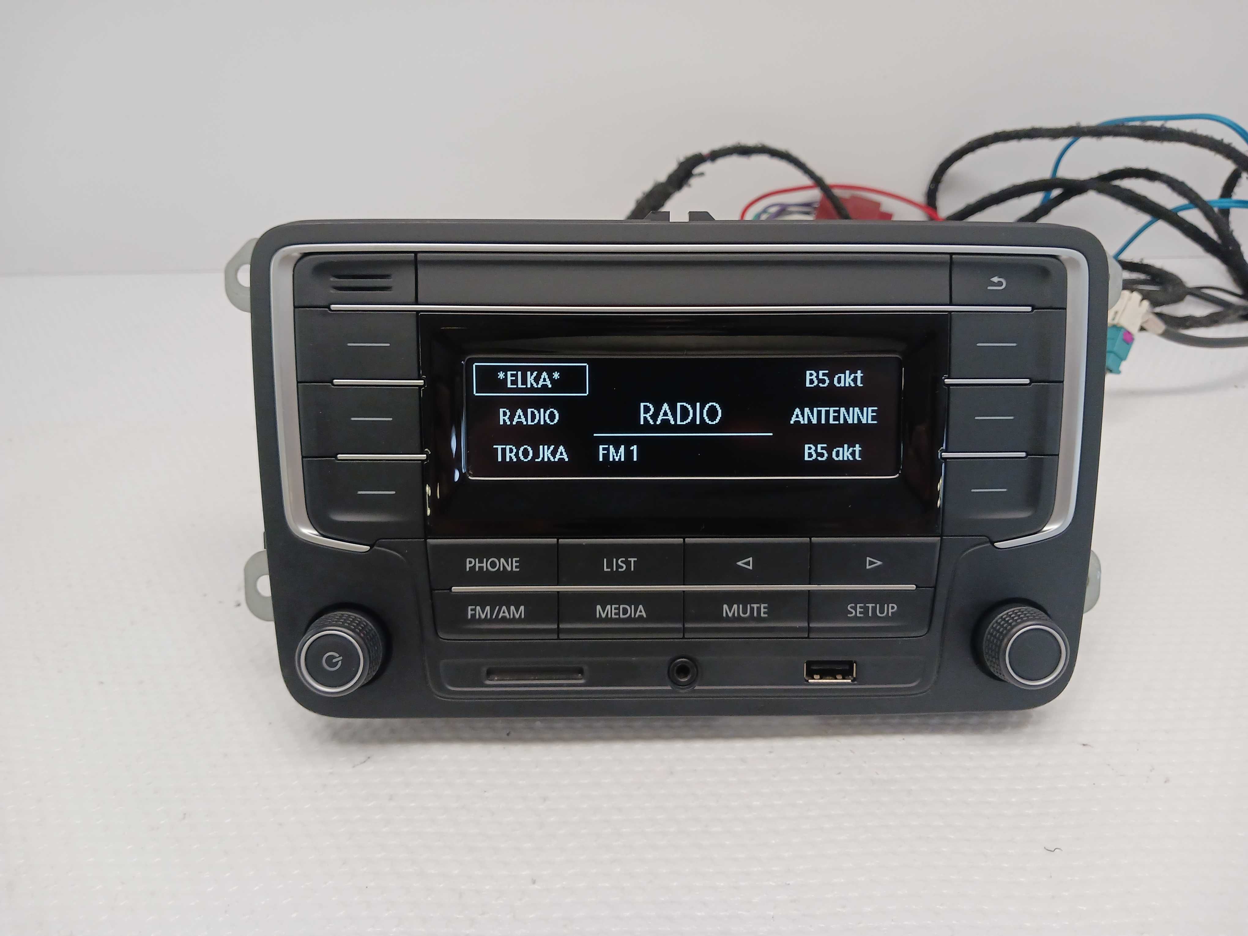 VW Golf Passat T6 Radio Usb BT Aux SD 7F00---35153 z kodem